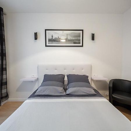 Near Eiffel Tower - Beautiful Flat Apartment ปารีส ภายนอก รูปภาพ