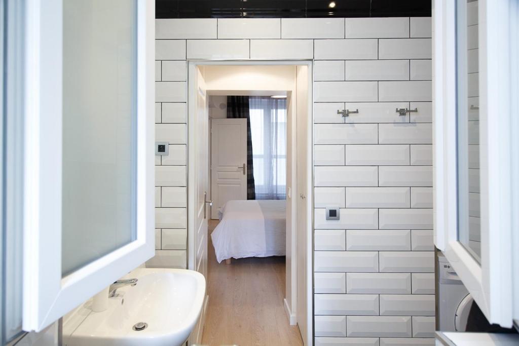 Near Eiffel Tower - Beautiful Flat Apartment ปารีส ภายนอก รูปภาพ